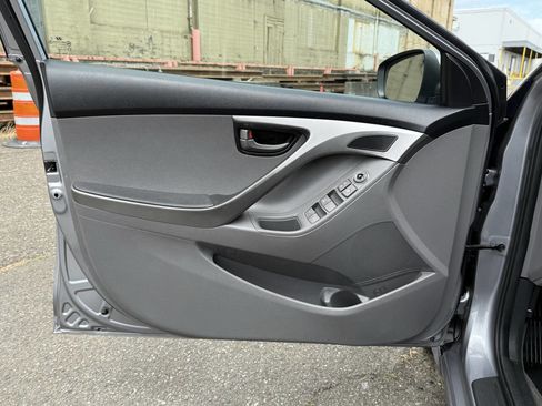 Used 2013 Hyundai Elantra GLS image 16