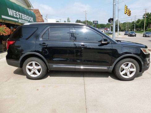 Used 2016 Ford Explorer XLT w/ Equipment Group 201A AWD/4WD image 5