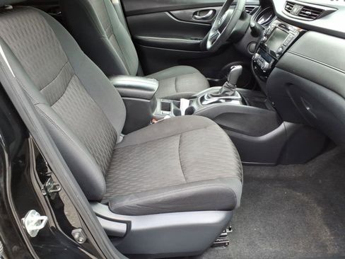 Used 2020 Nissan Rogue SV image 7