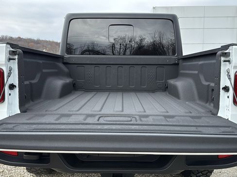 Certified 2024 Jeep Gladiator Sport image 27