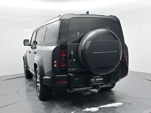 Used 2023 Land Rover Defender 130 X-Dynamic SE image 6