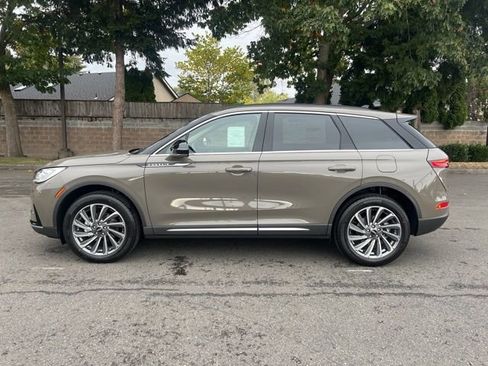 New 2025 Lincoln Corsair Reserve image 2