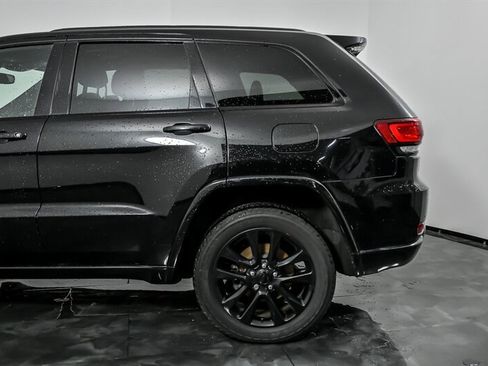 Used 2018 Jeep Grand Cherokee Altitude image 7