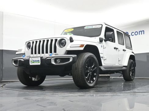 Used 2023 Jeep Wrangler Unlimited Sahara w/ Cold Weather Group AWD/4WD image 7