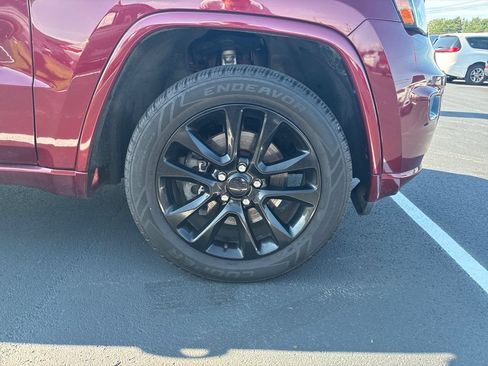 Used 2021 Jeep Grand Cherokee Laredo X AWD/4WD image 9