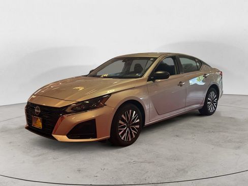 Used 2024 Nissan Altima 2.5 SV AWD/4WD image 7