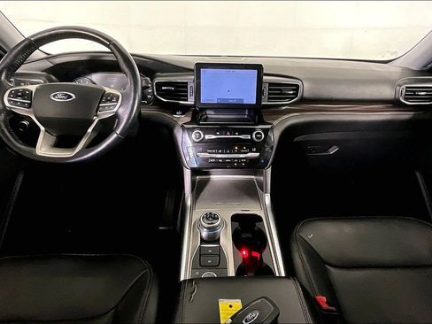 Used 2021 Ford Explorer Limited w/ Equipment Group 301A AWD/4WD image 17