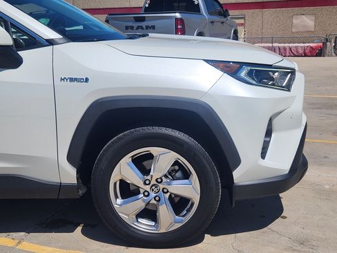 Used 2021 Toyota RAV4 XLE Premium AWD/4WD image 7