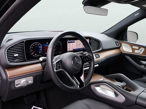 Used 2025 Mercedes-Benz GLE 350 4MATIC image 19