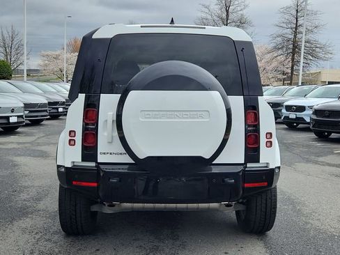 Used 2024 Land Rover Defender 110 X-Dynamic SE image 10