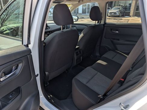 Used 2025 Nissan Rogue SV image 22