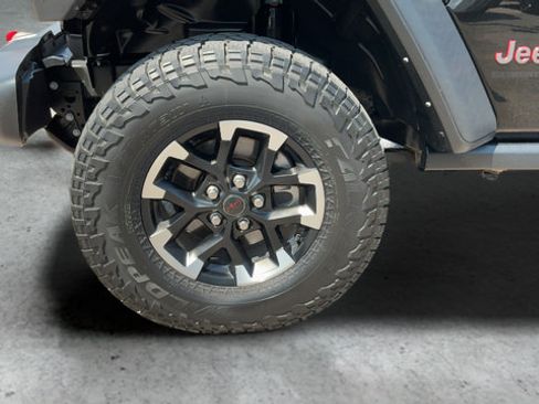 Used 2024 Jeep Gladiator Rubicon w/ Safety Group AWD/4WD image 25