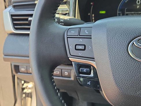 Used 2025 Toyota Camry SE image 21