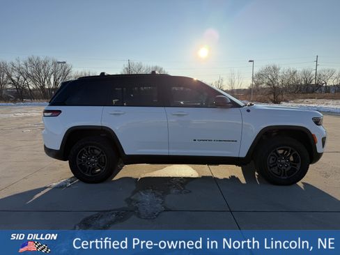 Used 2024 Jeep Grand Cherokee Trailhawk image 3