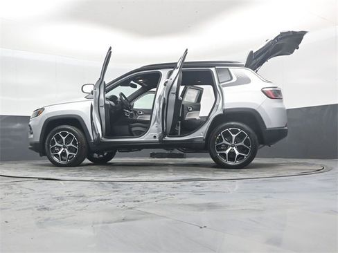 New 2026 Jeep Compass Limited w/ Mopar Graphics Package image 53