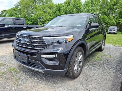 Used 2021 Ford Explorer XLT w/ Equipment Group 202A AWD/4WD image 3