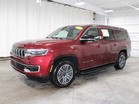 Used 2023 Jeep Wagoneer L Series II image 4