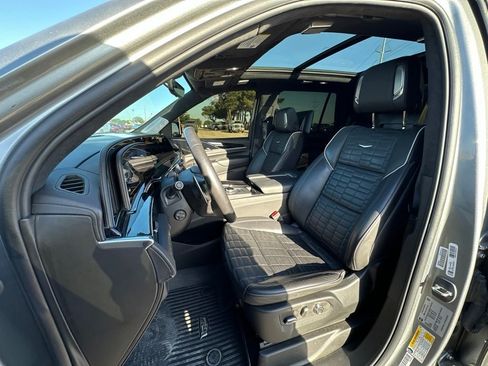 Used 2023 Cadillac Escalade V w/ LPO, ONYX Package AWD/4WD image 14