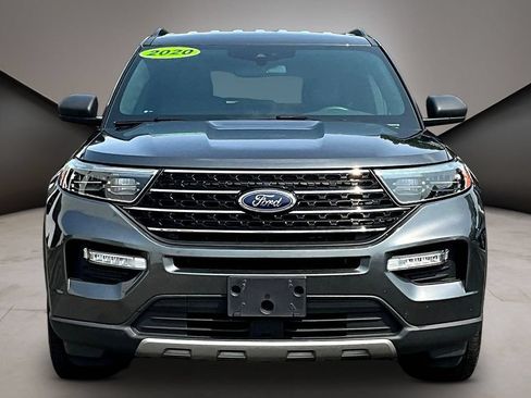 Used 2020 Ford Explorer XLT w/ Equipment Group 202A AWD/4WD image 2