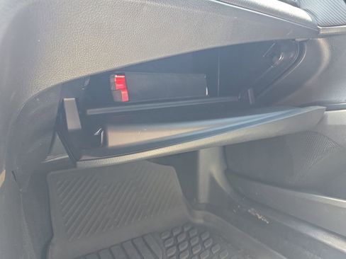 Used 2025 Toyota Camry SE FWD image 33