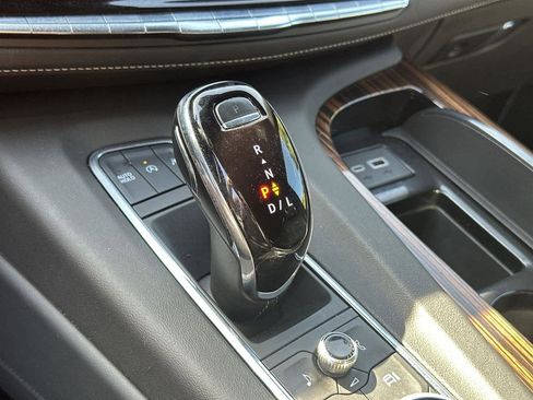 Used 2024 Cadillac Escalade ESV Luxury image 18