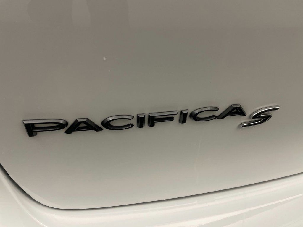 Used 2025 Chrysler Pacifica Limited w/ Trailer Tow Group AWD/4WD image 25