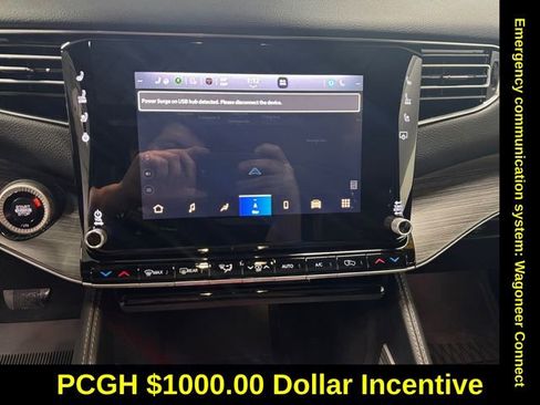 Used 2024 Jeep Wagoneer L Series III w/ Premium Group I image 12
