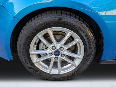 Used 2016 Ford Focus SE w/ Reverse Sensing Package image 8