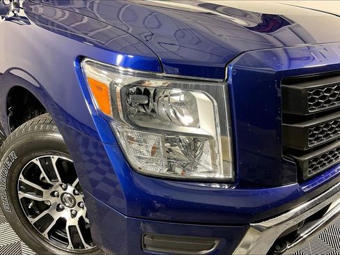 Used 2021 Nissan Titan SV w/ SV Convenience Package image 41