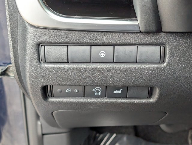 Certified 2025 Nissan Rogue SL FWD image 22