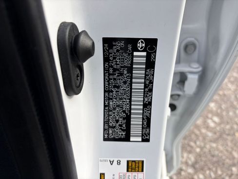 Used 2025 Toyota Corolla LE image 27