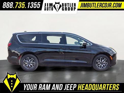 New 2027 Chrysler Pacifica Limited FWD image 2