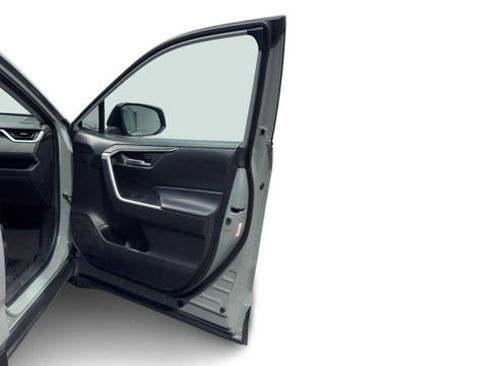 Used 2021 Toyota RAV4 XLE Premium image 9