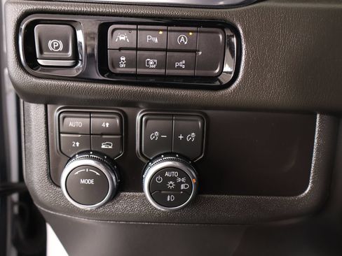 Used 2026 GMC Yukon Denali w/ Sun & Power Step Package AWD/4WD image 8