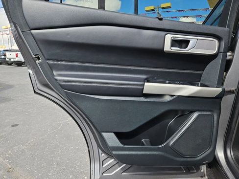 Used 2023 Ford Explorer Limited image 18