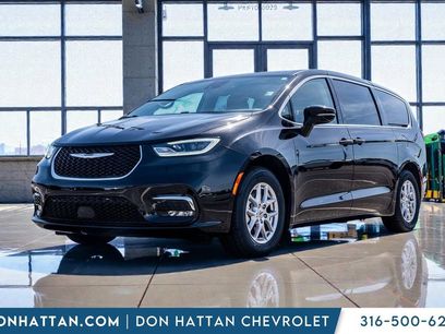 Used 2024 Chrysler Pacifica Touring-L