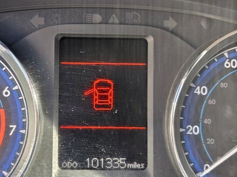 Used 2017 Toyota Corolla LE image 9