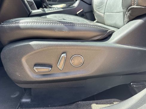 Used 2018 Ford Explorer Limited w/ Ford Safe & Smart Package FWD image 17