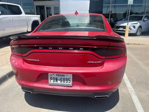 Used 2015 Dodge Charger SXT RWD image 6