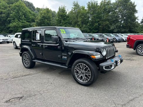 Used 2023 Jeep Wrangler Unlimited Sahara w/ Cold Weather Group AWD/4WD image 8