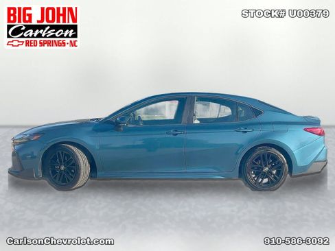 Used 2025 Toyota Camry SE FWD image 3