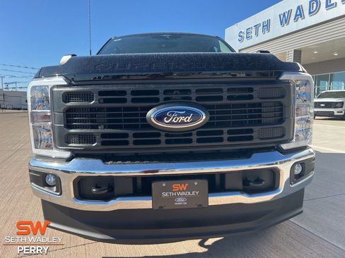 New 2026 Ford F250 XL w/ XL Chrome Package image 4