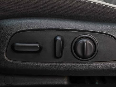 Used 2020 Chevrolet Equinox LS w/ LS Convenience Package image 21