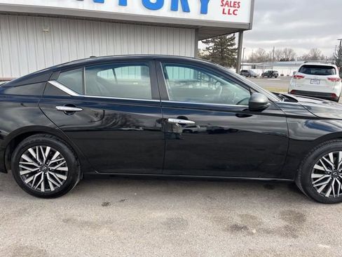 Used 2025 Nissan Altima 2.5 SV image 13