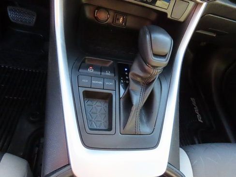 Used 2019 Toyota RAV4 XLE image 28