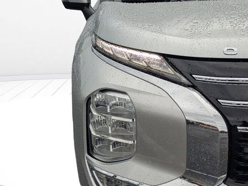 New 2026 Mitsubishi Outlander SE FWD image 8