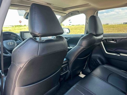 Used 2020 Toyota RAV4 XLE w/ Convenience Package AWD/4WD image 18