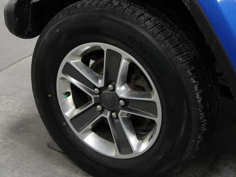 Used 2023 Jeep Wrangler Sahara image 10