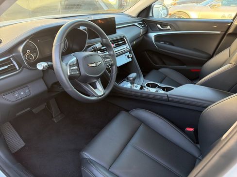 Used 2025 Genesis G70 2.5T image 3
