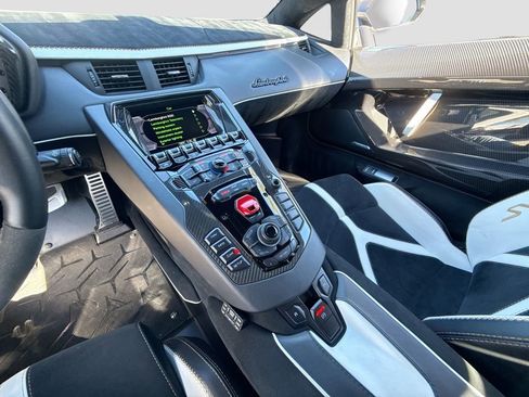 Used 2019 Lamborghini Aventador SVJ image 24